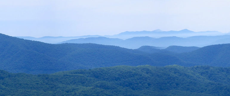 We enjoy warm, sunny days most of the summer. Rain is sporadic, with showers passing through quickly. The Green River cools our area, plus there's plentiful shade, so the temperature seldom goes over 80º. The nights are pleasantly cool with a fresh breeze blowing through the mountains.