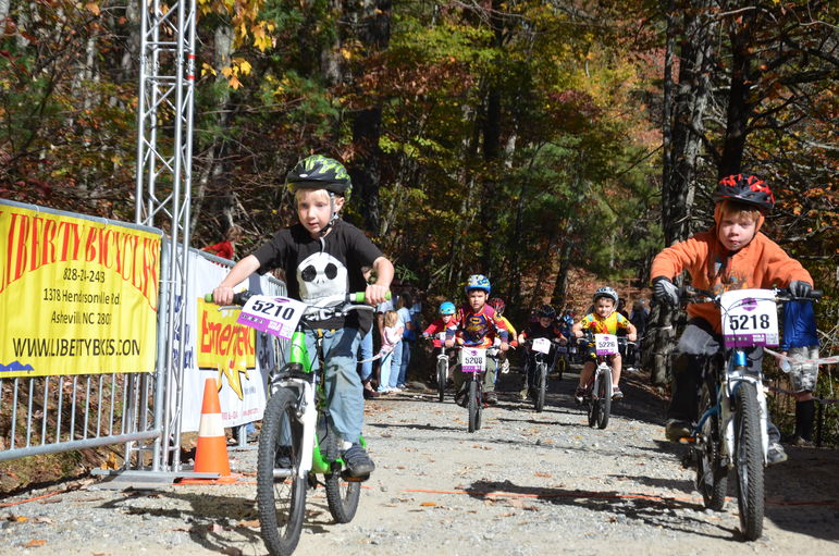 The 6 and Under Racers Push Hard To The Finish